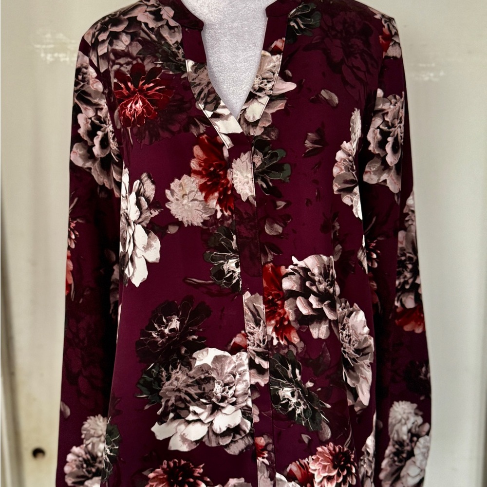 Jennifer Lopez Size Med Purple Floral V-neck Pullover Long Sleeve Blouse